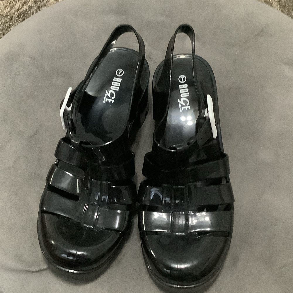 Rouge Helium Glossy Black Sandals